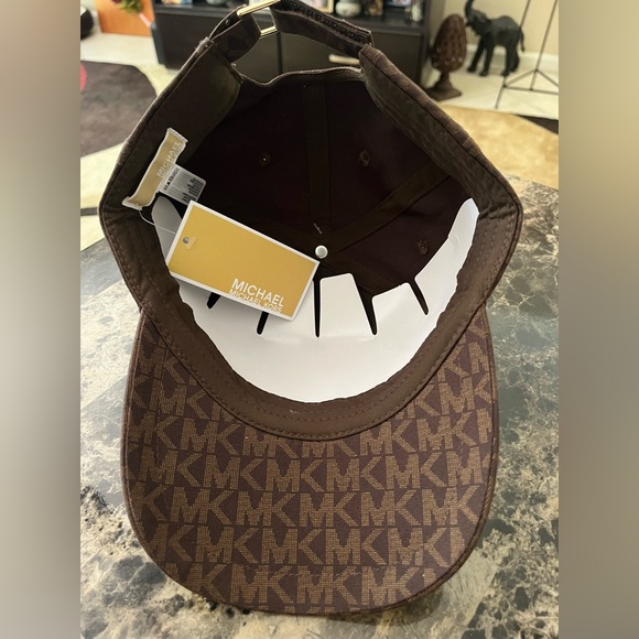 🔥BRAND NEW🔥 MICHAEL Michael Kors Jacquard Signature Logo Unisex Cap - Brown - Picture 4 of 8